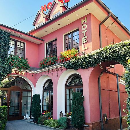 Hotel Restaurant Boss Miloslaw Ngoại thất bức ảnh
