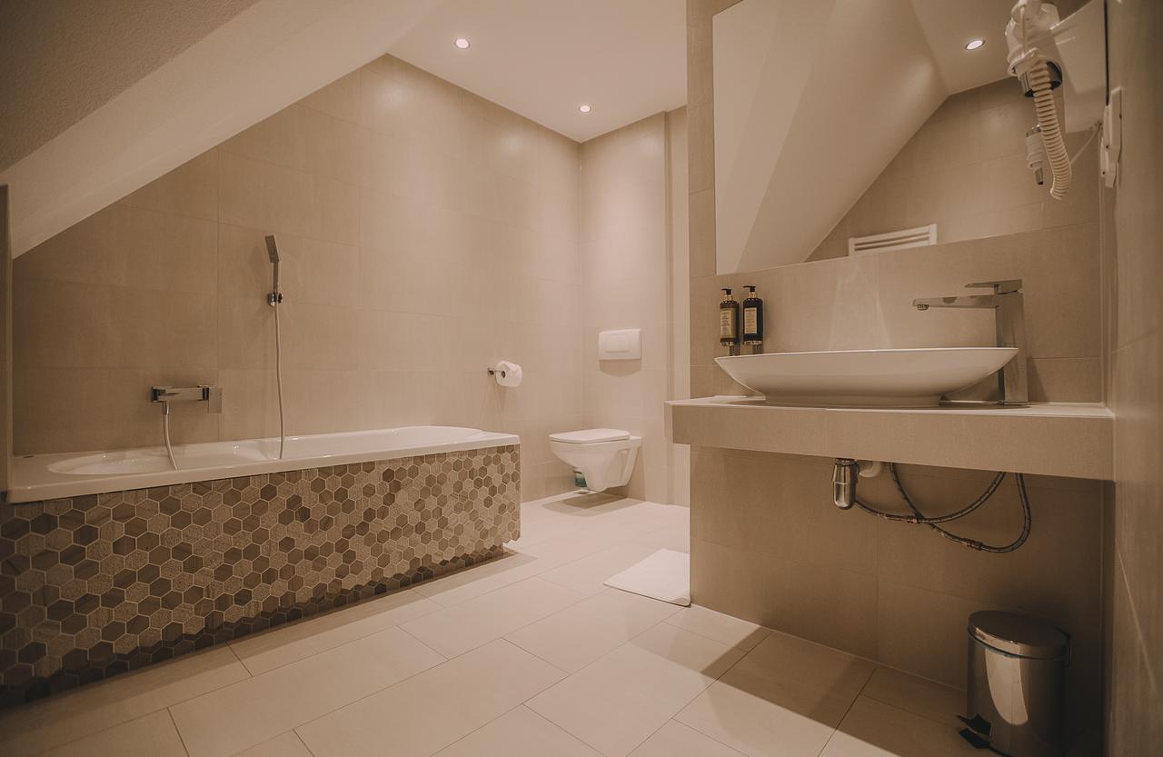 Hotel Restaurant Boss Miloslaw Ngoại thất bức ảnh
