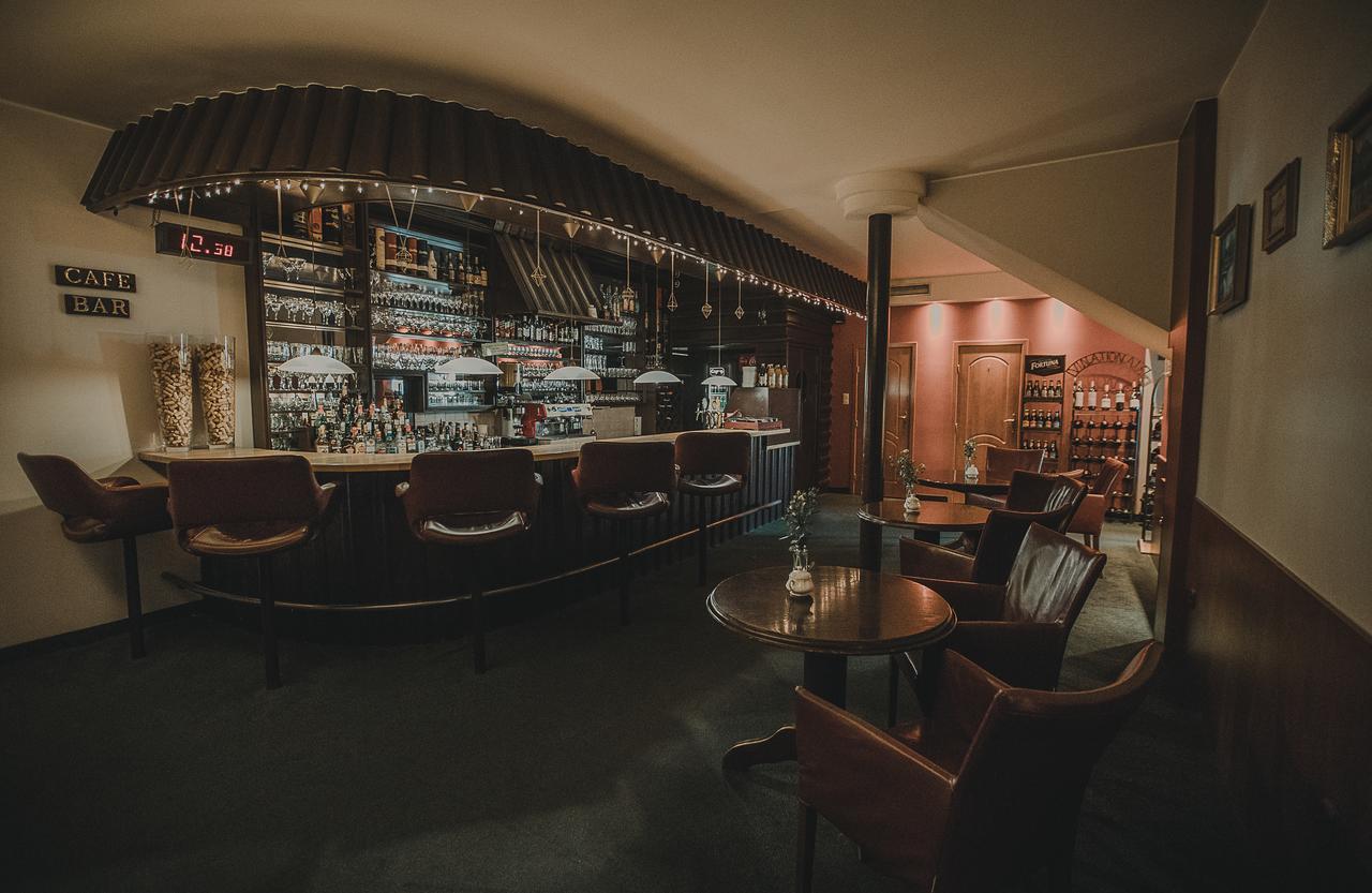 Hotel Restaurant Boss Miloslaw Ngoại thất bức ảnh