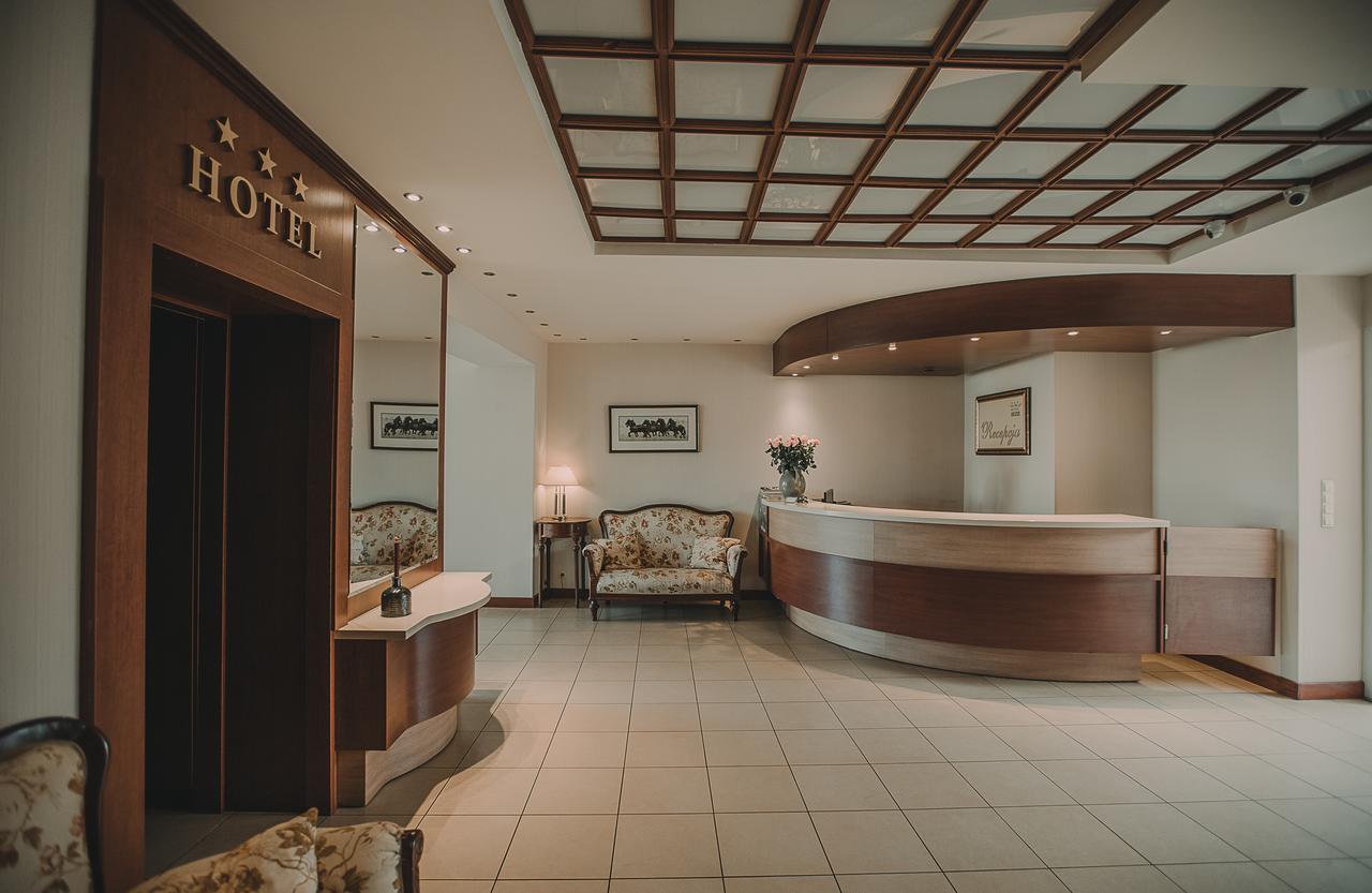 Hotel Restaurant Boss Miloslaw Ngoại thất bức ảnh