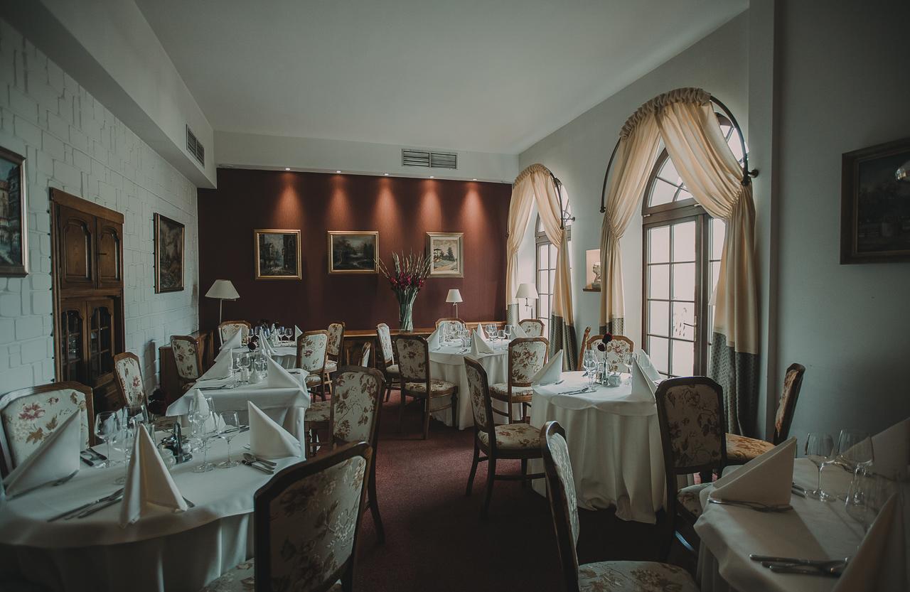 Hotel Restaurant Boss Miloslaw Ngoại thất bức ảnh